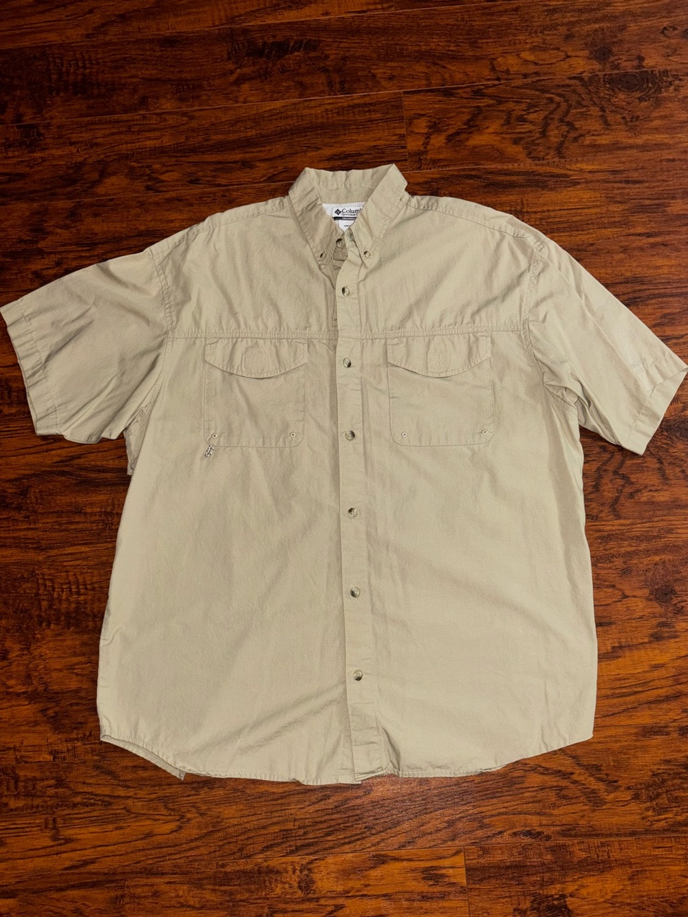 Columbia Utility Fishing Shirt Light Khaki Short Sleeve Button-Up Men’s Medium